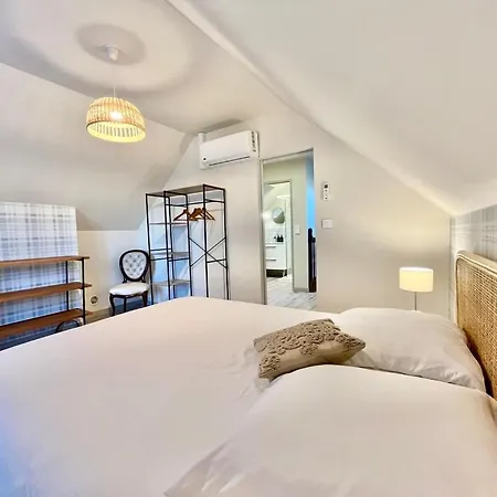 Pavillon D'entree Du Chateau * Gennes-Val-de-Loire