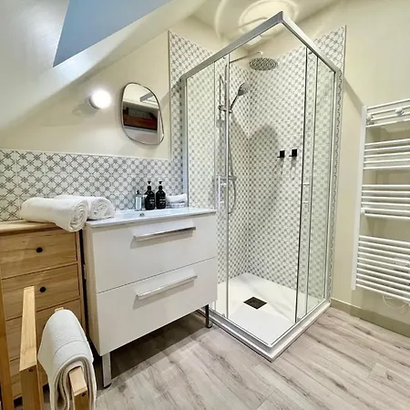 Pavillon D'entree Du Chateau Nyaraló